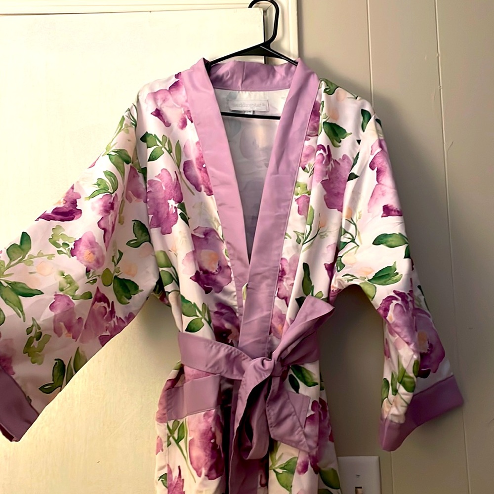 NWT WeddingStar Kimono Floral Robe (silk/satin/polyester material), Sz L/XL
